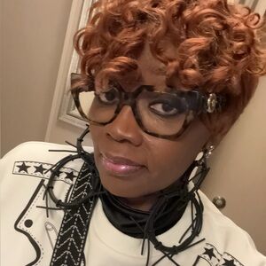 Meet your Posher, Samantha